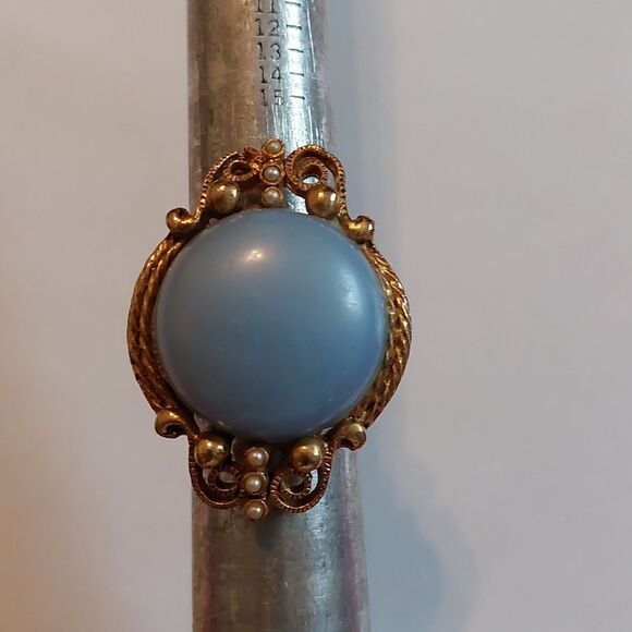 Lovely Vtg Victorian Style Large Blue Cabochon and Faux Pearl Ornate Ring Sz  8 - Picture 1 of 6
